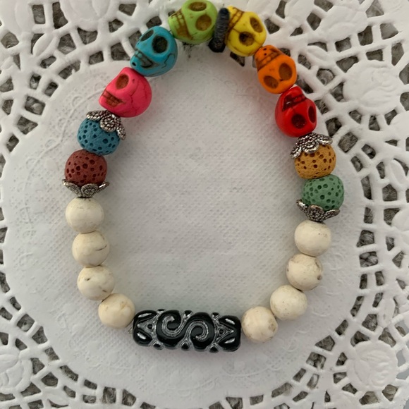 2/30$ 🔮 Pride Skull Gemstone Bracelet - Picture 5 of 5